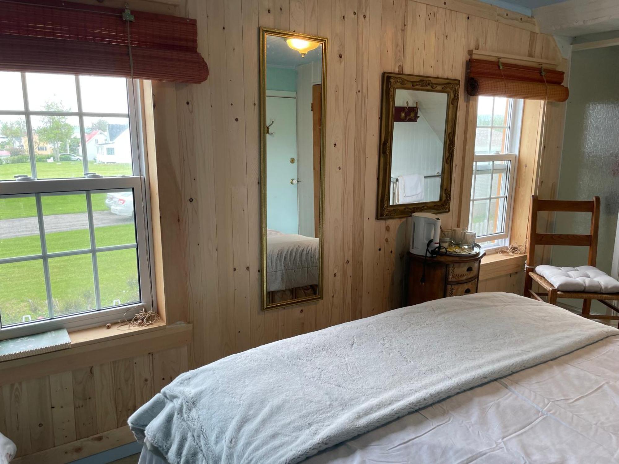 Gite La Belle Forillonne Chambre Bleu Ciel Gaspé Екстериор снимка